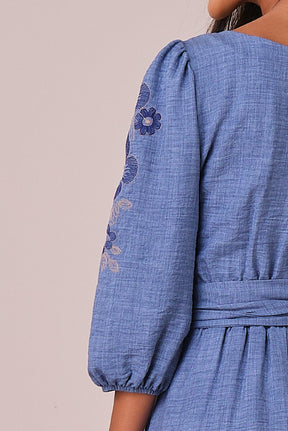 Vestido Azul Maxi Midi no Crepe com Mangas Bordadas