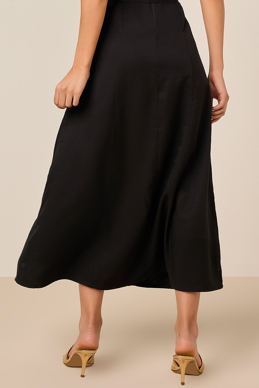 Vestido Mídi Godê Alfaiataria de Viscose Preto Com Faixa Titanium Jeans