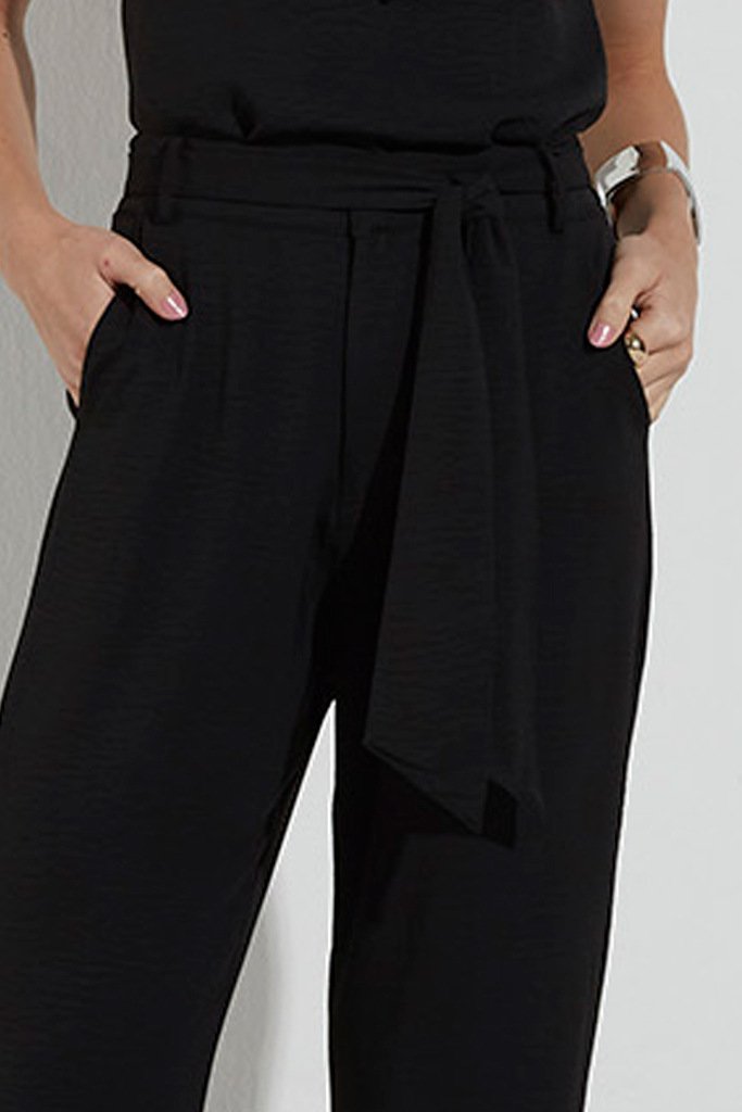 Calça Mom Alfaiataria Preta Com Faixa