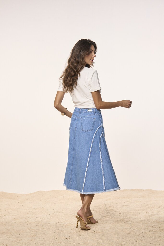Saia Mídi Jeans Godê Com Recortes e Desfiados Titanium Jeans