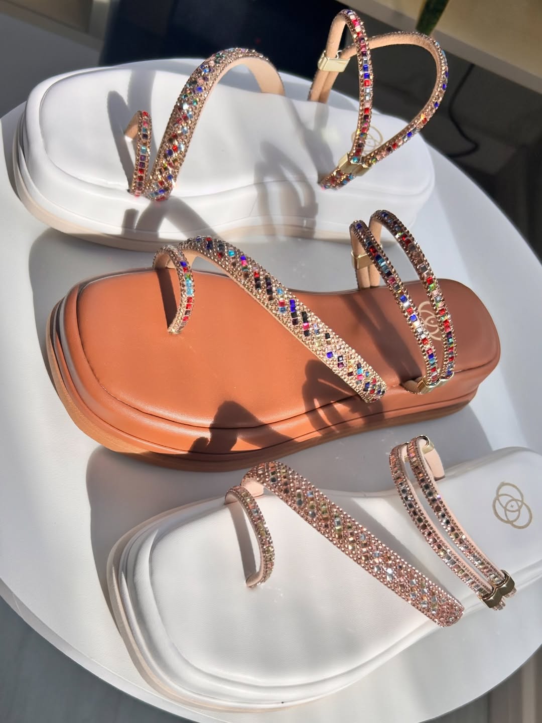 Sandália Flat com Tiras de Strass