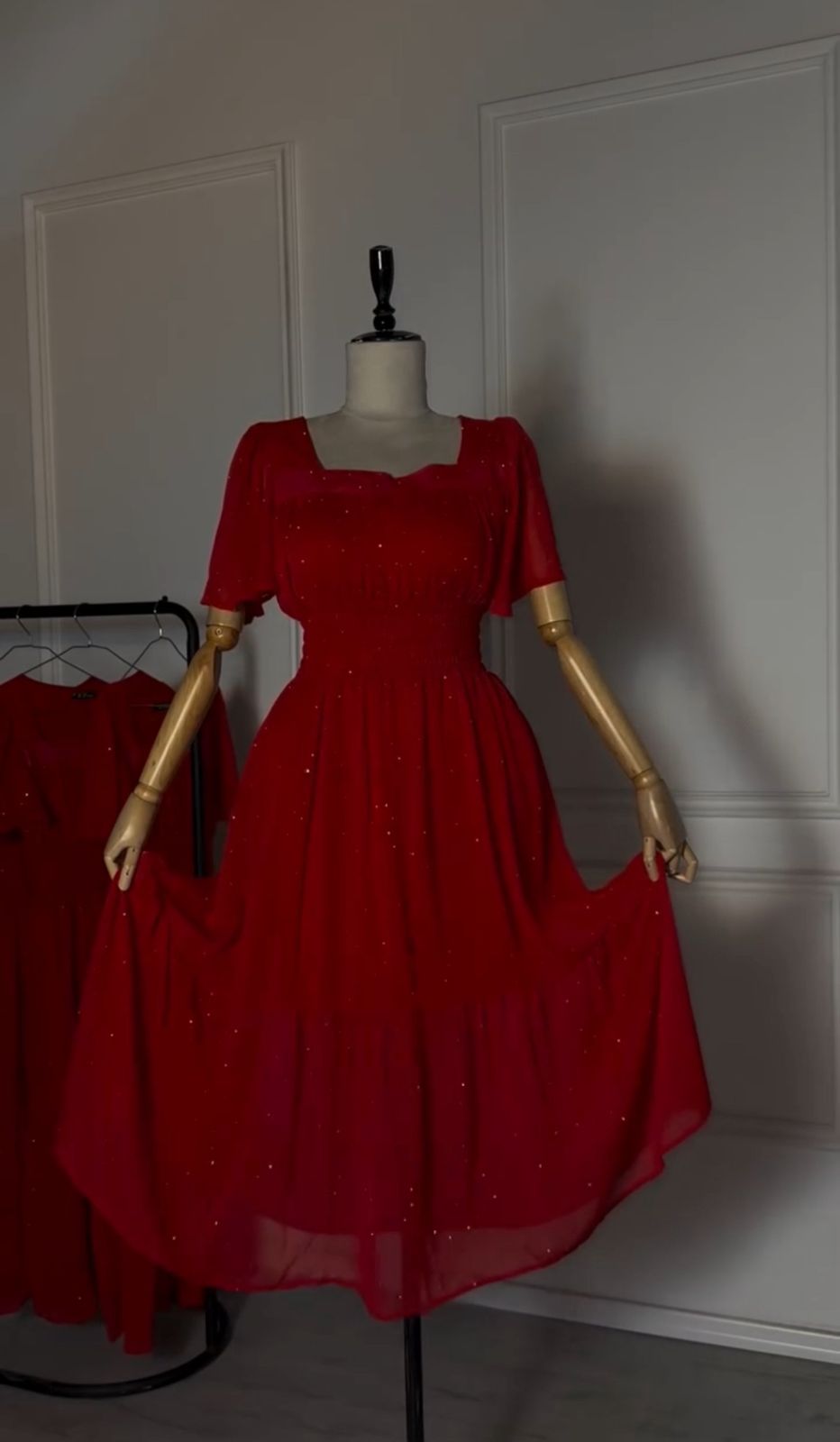 Vestido Encanto Rubi Midi com Brilho