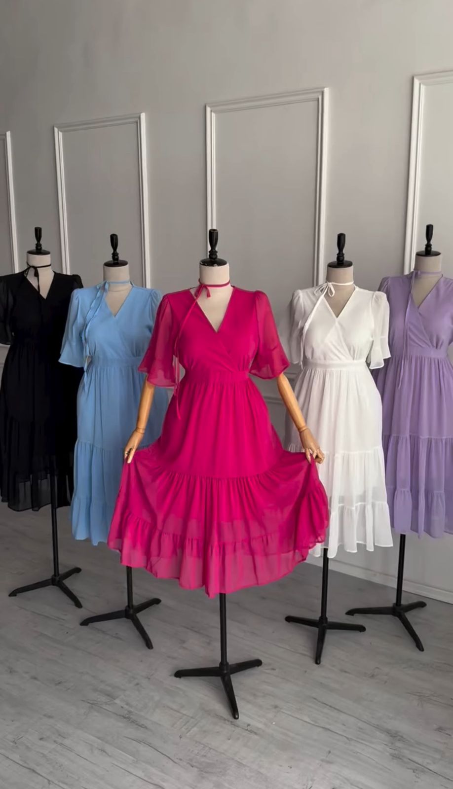 Vestido Bela Encanto Midi em Chiffon com Babados