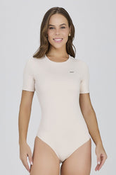 Body Feminino Manga Curta Off White Poliamida Sem Transparência Proteção UV50