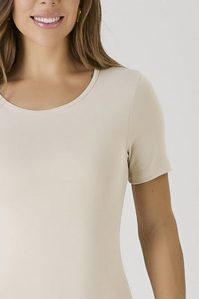Body Feminino Off White Poliamida Relevo Proteção Solar