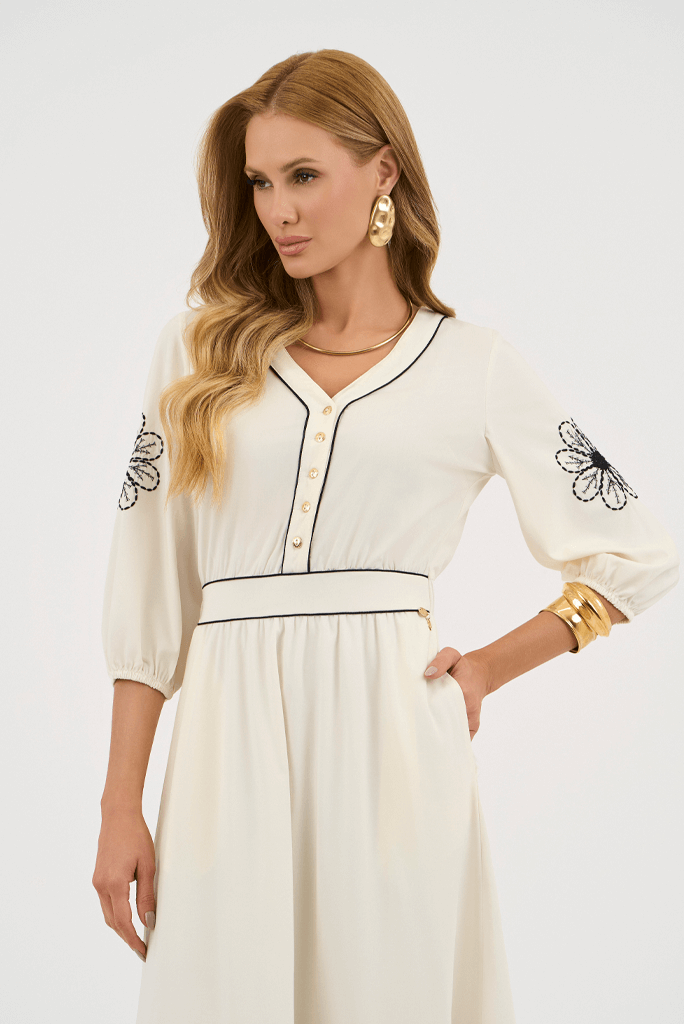 Vestido Preto Com Bordado Preto Godê