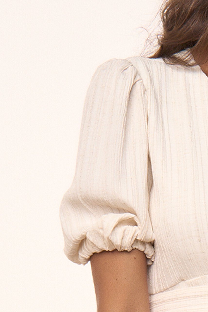 Vestido Off White Tecido Texturizado Com Faixa e Fivela Titanium Jeans